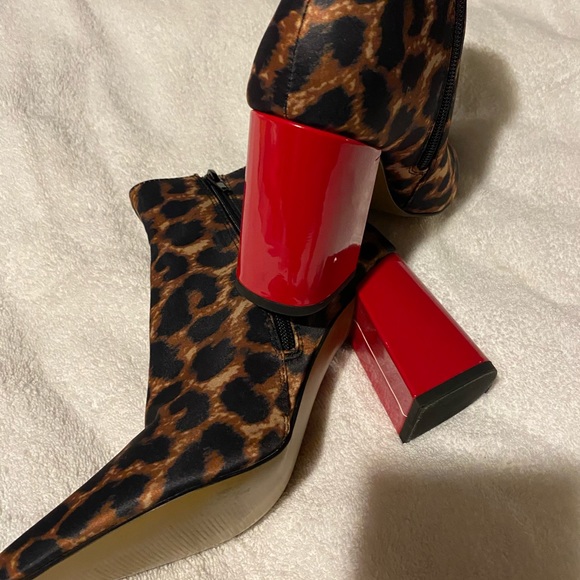 Betsey Johnson leopard shoe booties - Picture 2 of 9